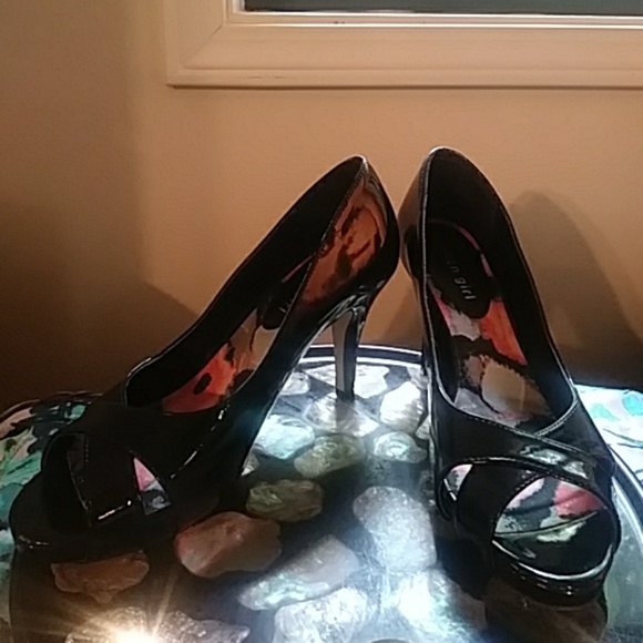 ⭐HP⭐🆕WOT Madden Girl Peeptoe Pumps - Picture 3 of 3
